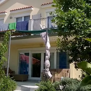 Apartment L&l, Povile