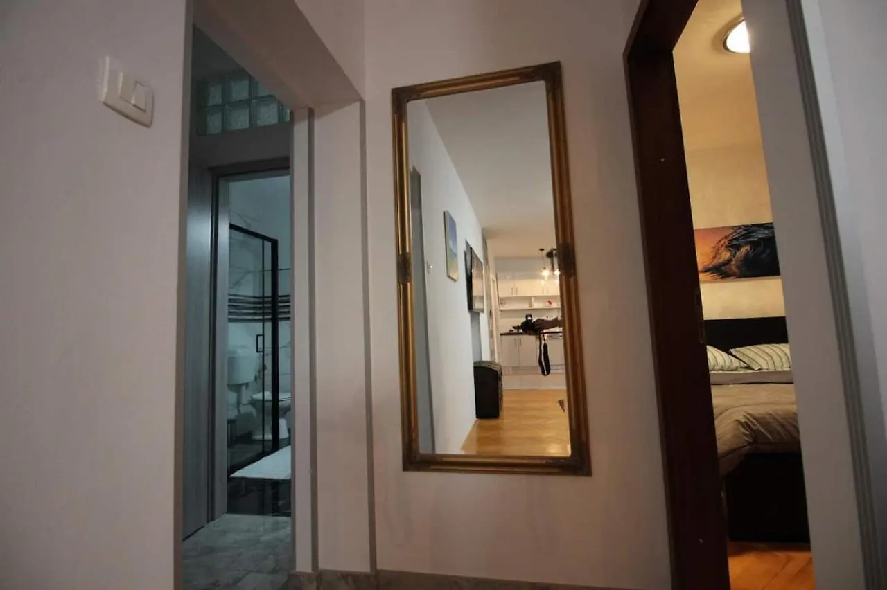 Apartment Moderan Apartman U Blizini Mora Povile