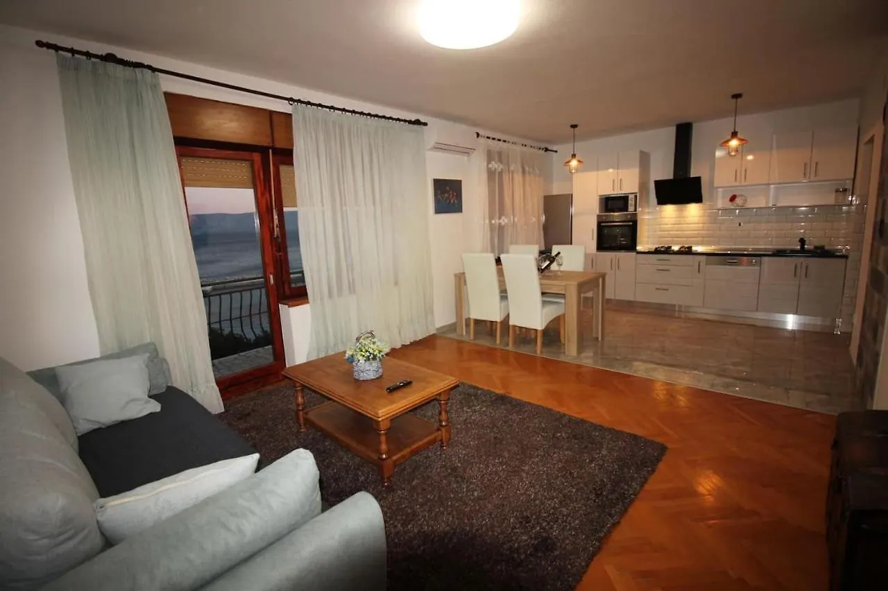 Moderan Apartman U Blizini Mora Povile