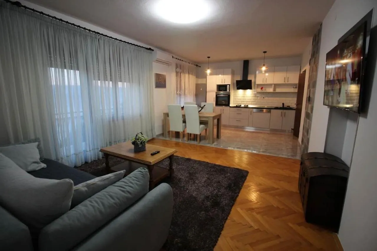Moderan Apartman U Blizini Mora Povile